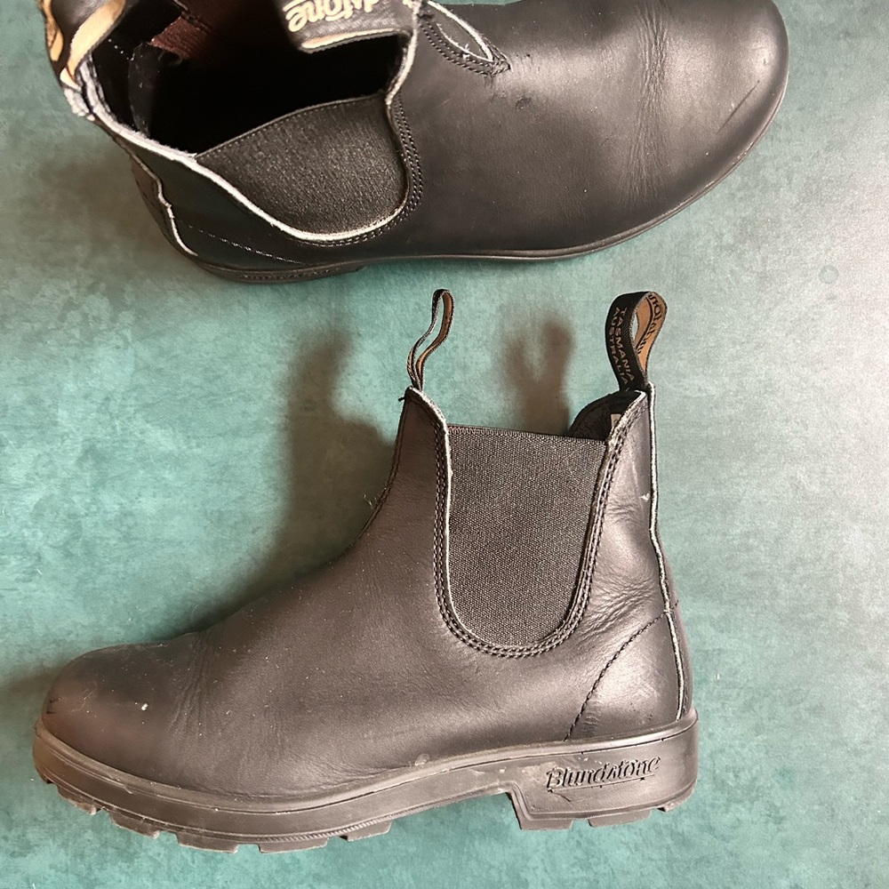 Blundstone Black Leather Chelsea Boots